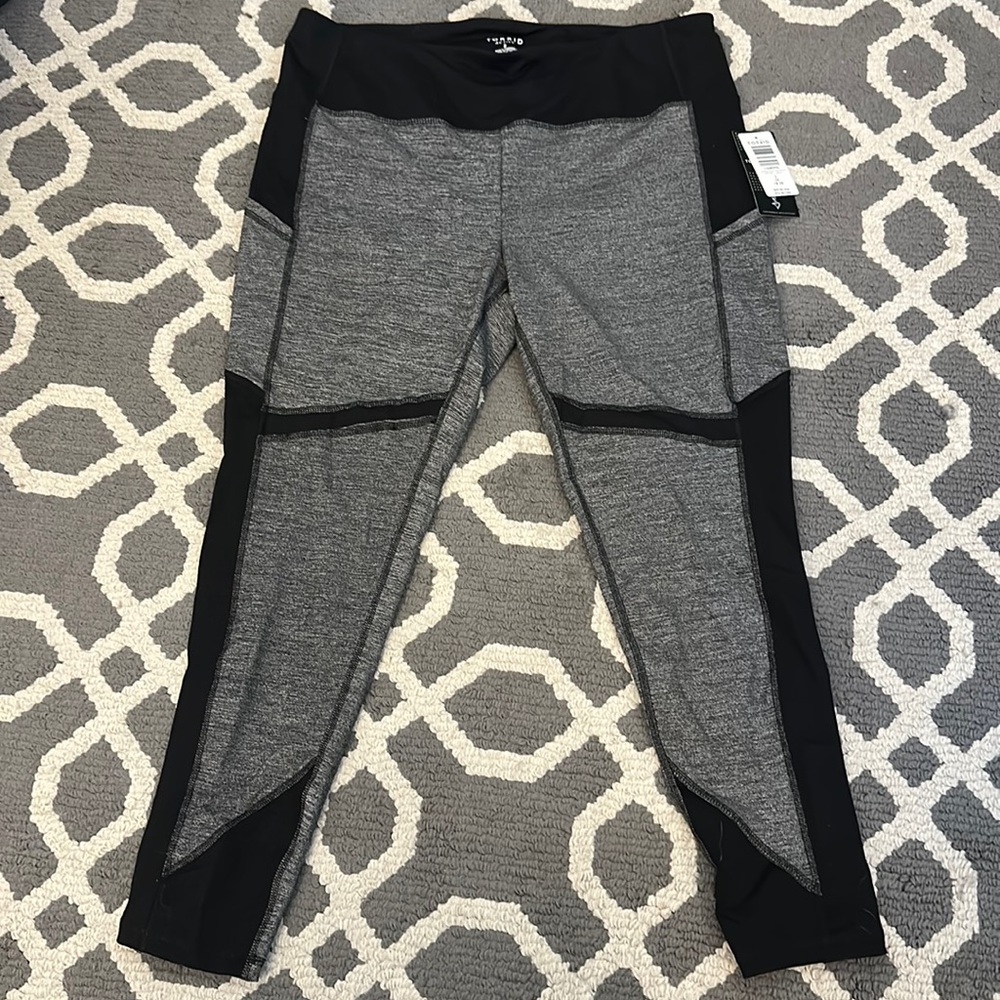 Torrid women’s capri high rise athletic leggings plus size 2 (XXL)